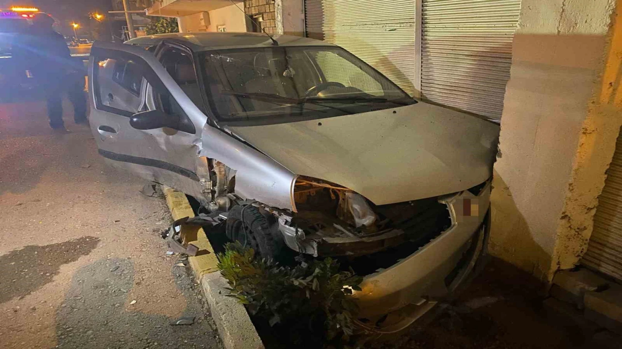 Serikte iki otomobil çarpıştı: 1 yaralı