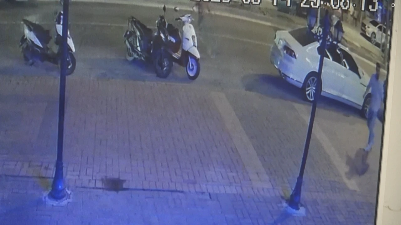 Sokak ortasında tartıştığı kişiyi bıçaklayıp kaçtı