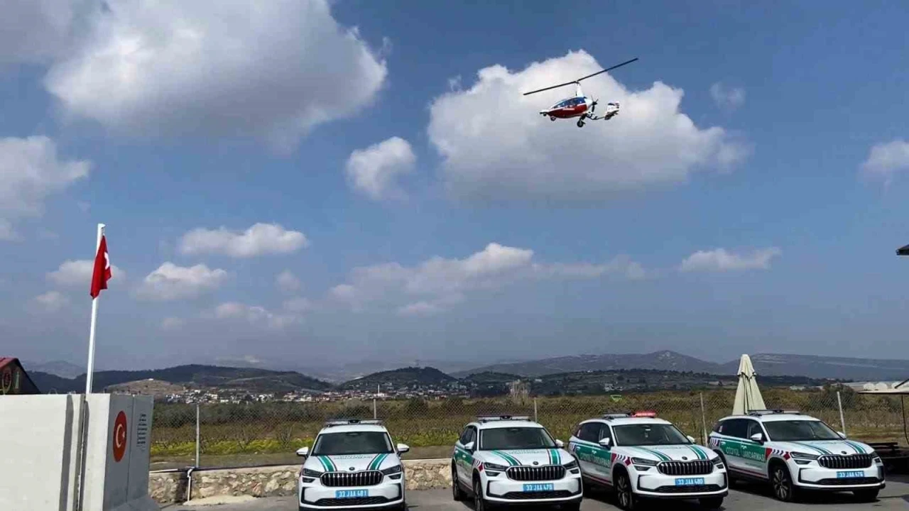 Sürücülerin yakalanma hissini arttırmak için cayrokopterli denetim