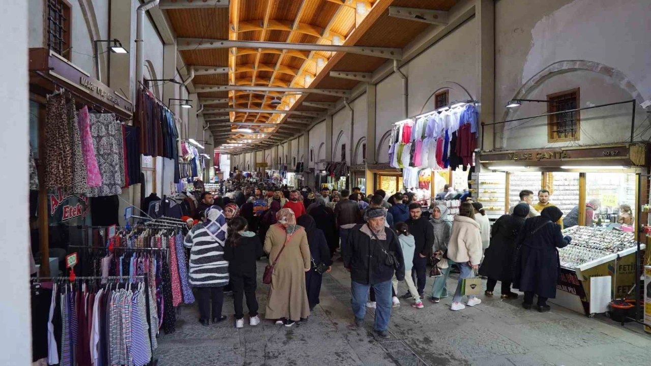 Tarihi Kapalı Çarşıda bayram hareketliliği