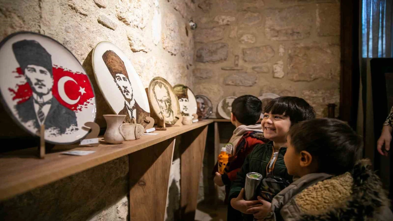 Tarsusta minikler sanatla buluşuyor