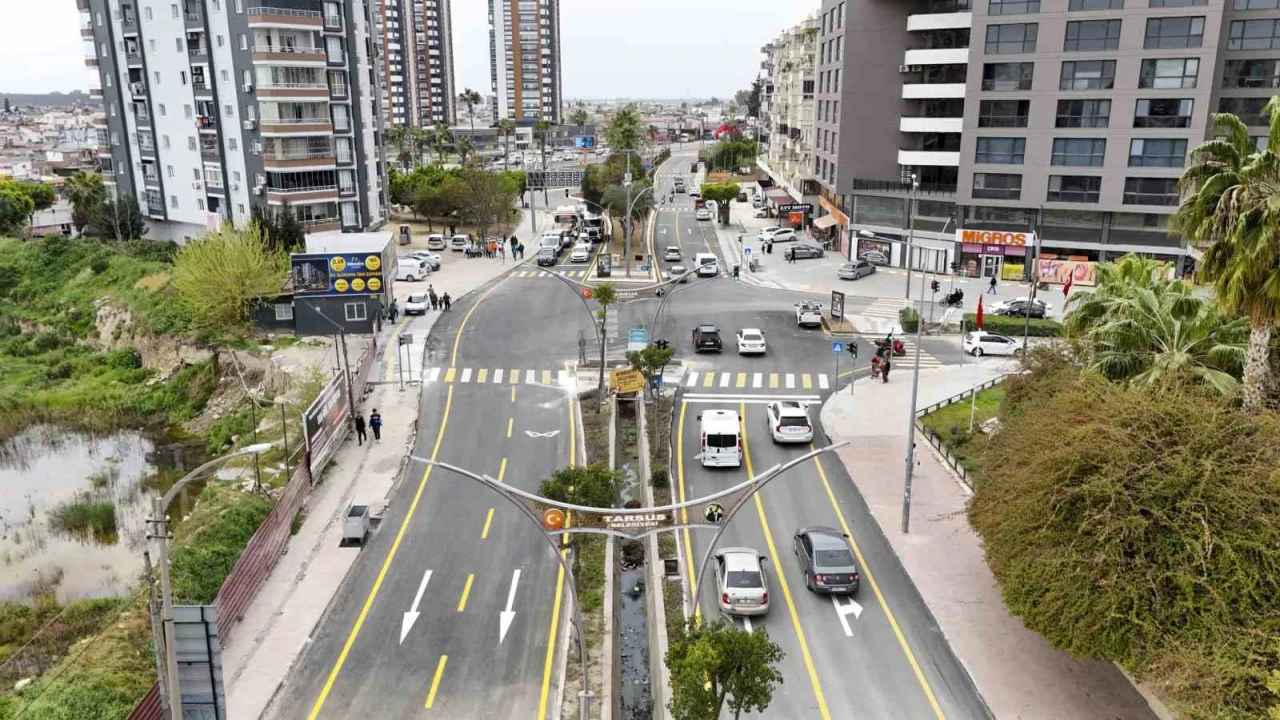 Tarsusun batı girişi yenilendi