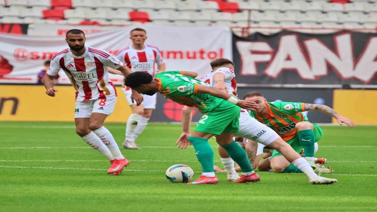 Trendyol Süper Lig: Antalyaspor: 2 - Alanyaspor: 1 (Maç sonucu)