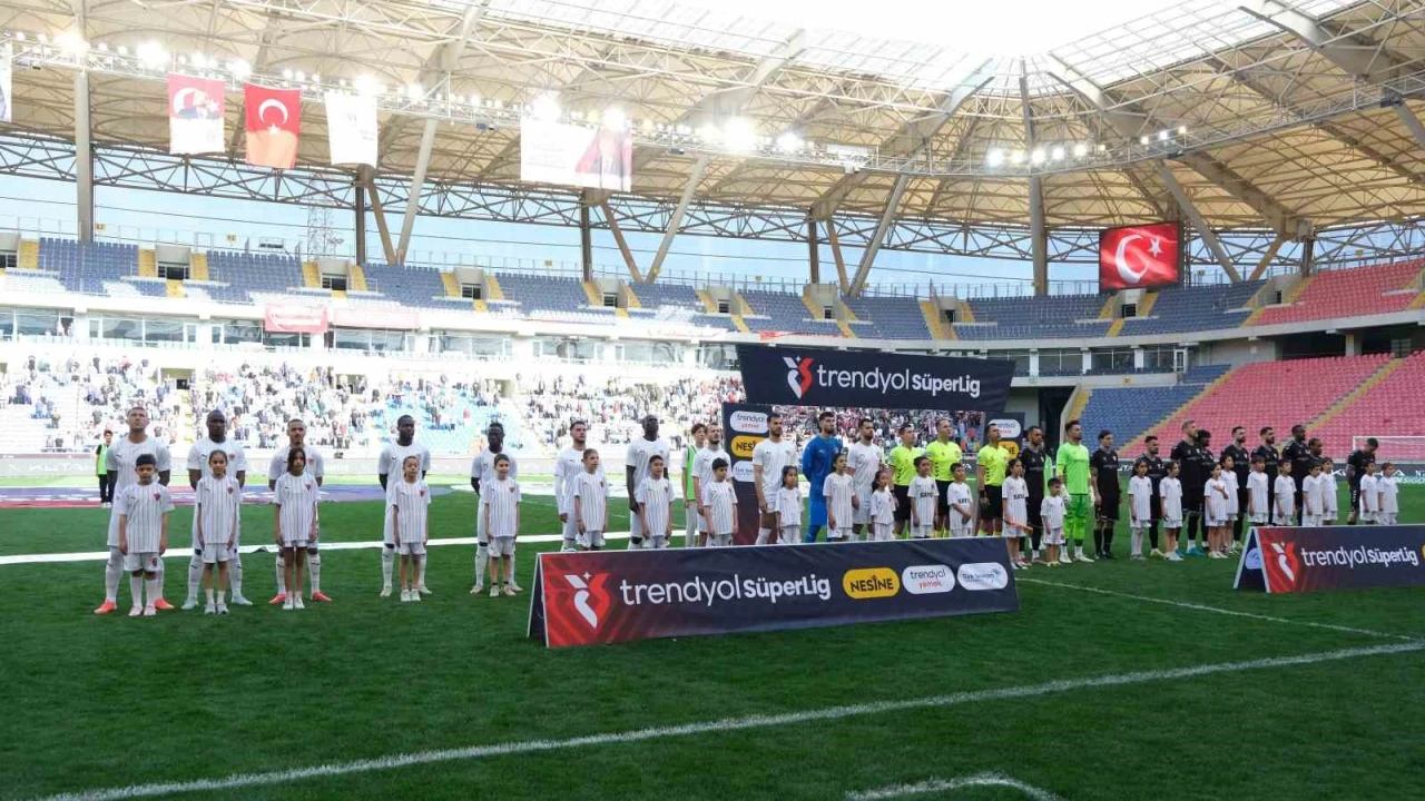 Trendyol Süper Lig: Atakaş Hatayspor: 1 - Sivasspor: 1 (İlk yarı)