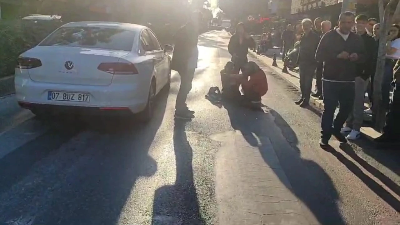 Yola fırlayan genç kız otomobilden kaçamadı