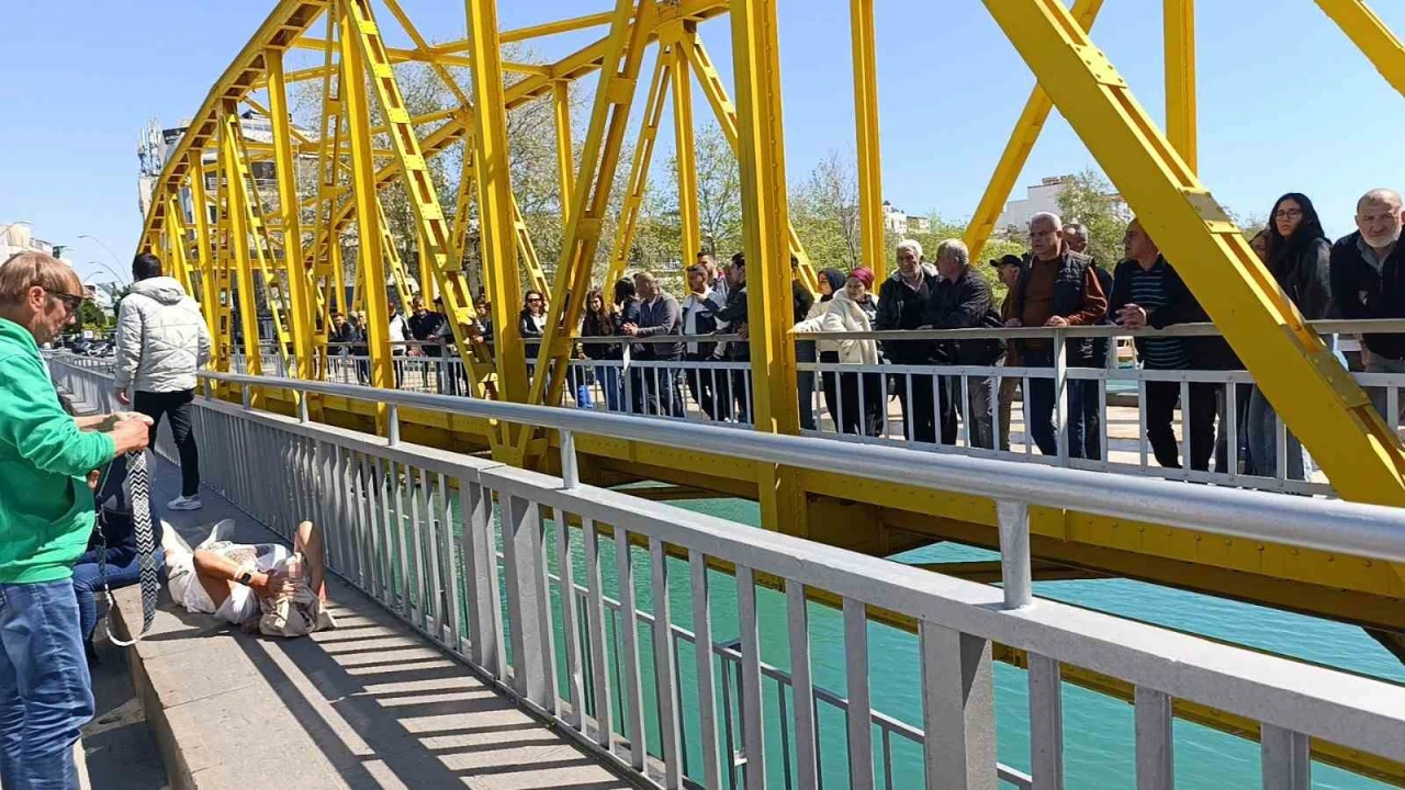 Yolcu minibüsü, otomobile çarptı 2si Alman uyruklu turist 3 yolcu yaralandı