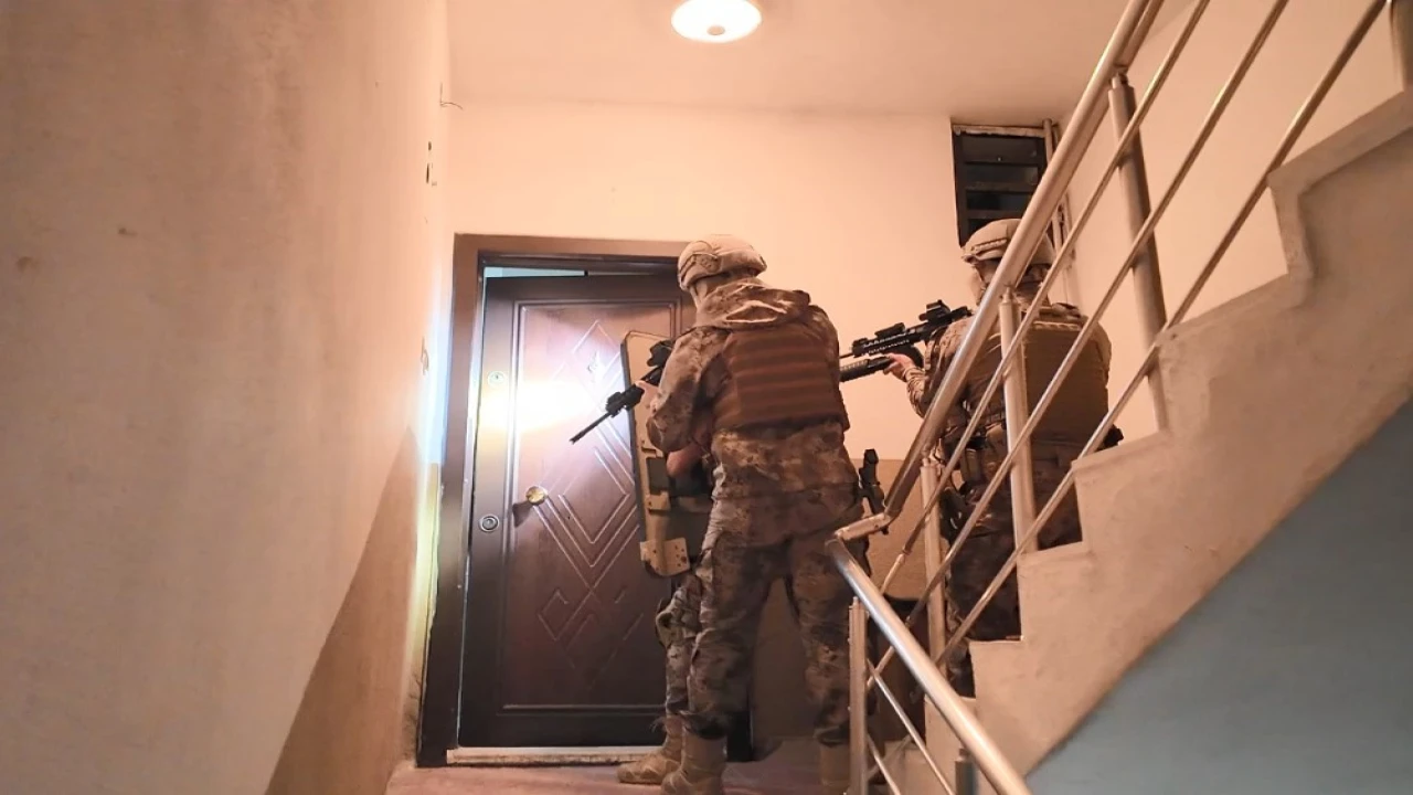 Yurt dışından emir alan suç örgütü çökertildi: 20 gözaltı