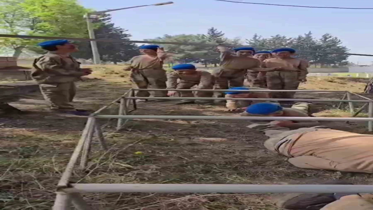 23 Nisana özel komanda bölüğünün misafiri olan çocuklara zorlu görev