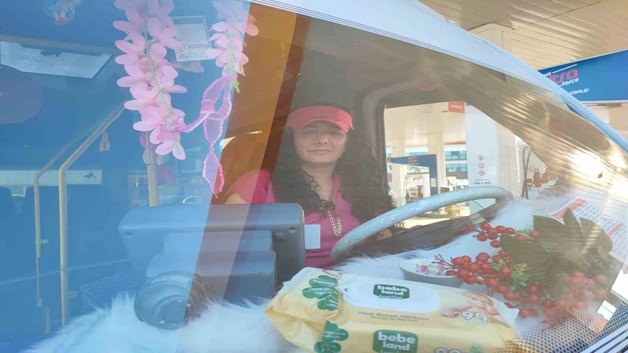 Adana yollarında kadın dolmuş şoförü