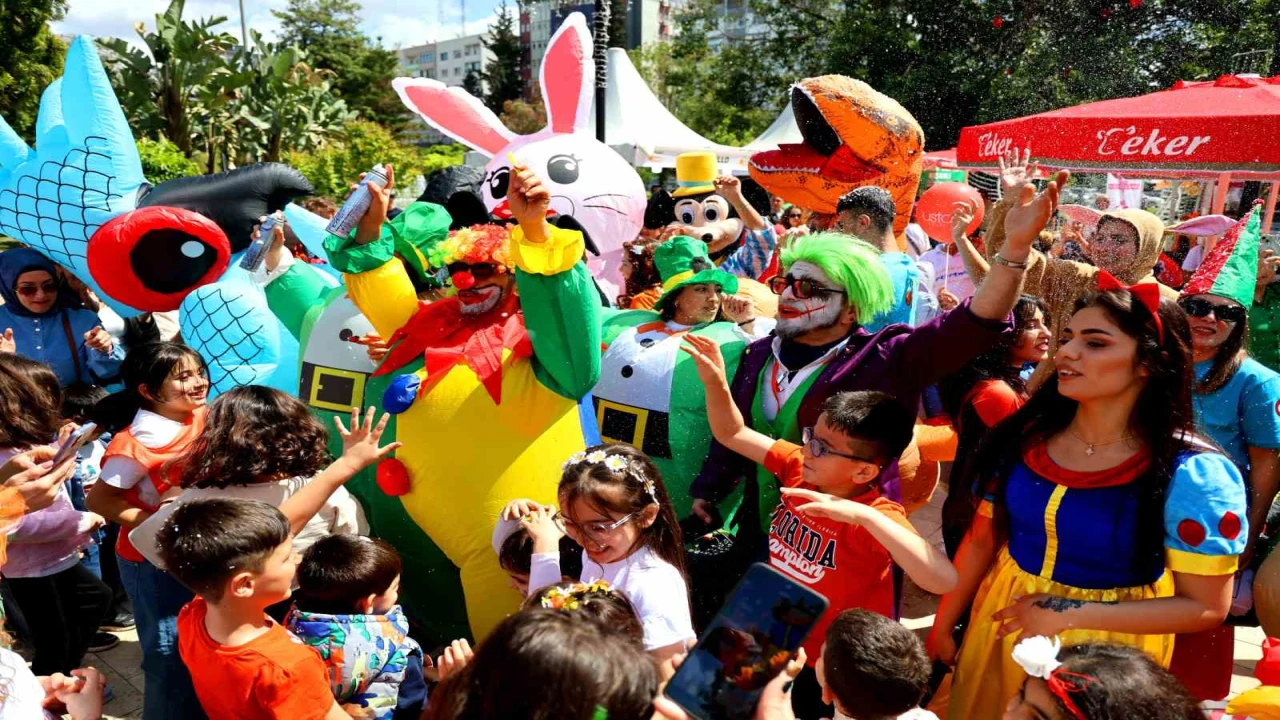 Adanada karnaval coşkusu sürüyor