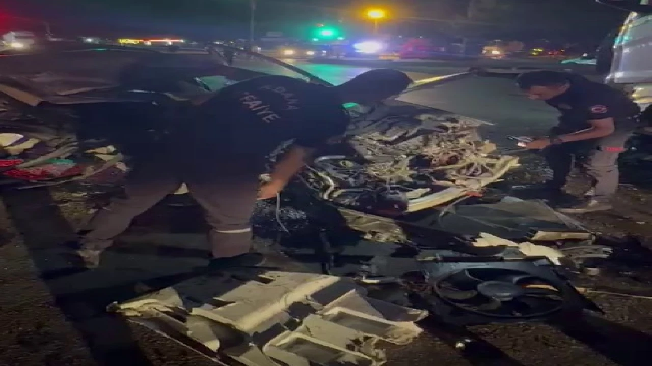 Adanada otomobil ile kamyon çarpıştı: 1 ölü, 1 yaralı