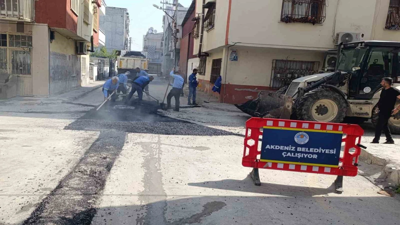 Akdeniz sokaklarında yenileme ve düzenleme çalışmaları sürüyor