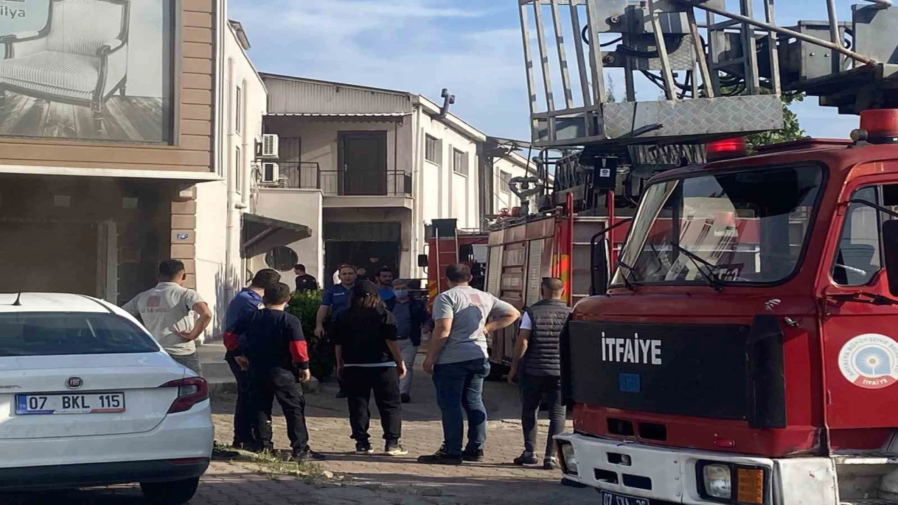 Aksuda mobilya atölyesindeki yangın korkuttu