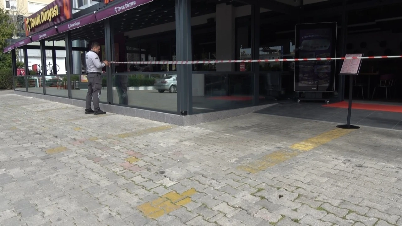 Alanyada işten çıkarılınca eski müdürünü bıçakladı