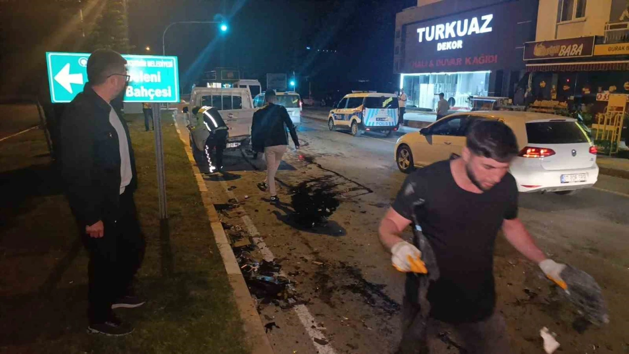 Alkollü sürücü kırmızı ışıkta bekleyen araçlara çarptı: 2 yaralı