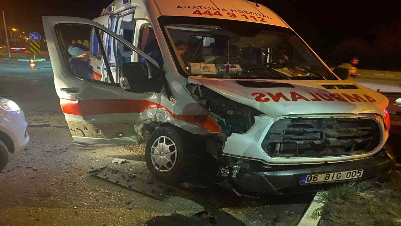 Ambulans ile cipin karıştığı kazada 9 kişi yaralandı