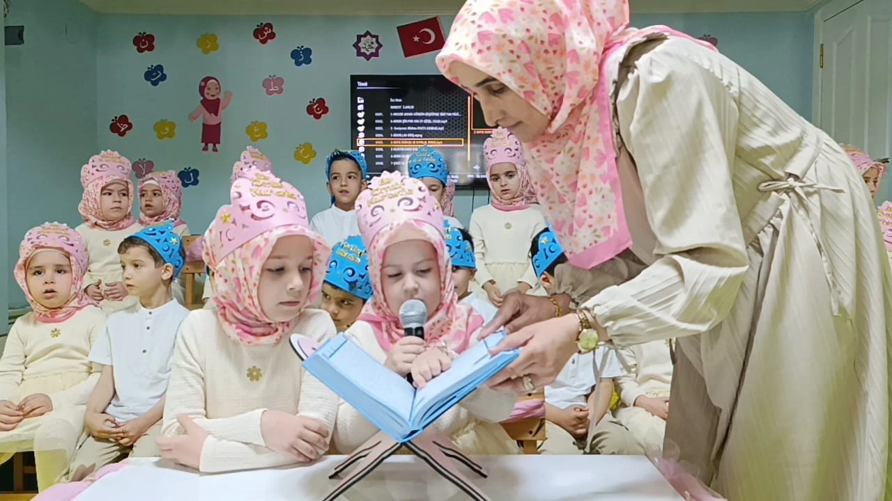 Anamurlu minikler Kurana geçmenin sevincini yaşadı