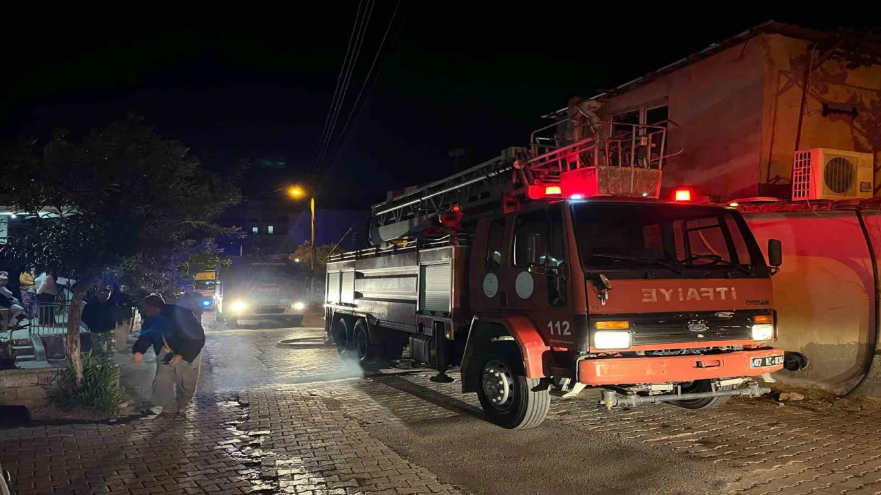 Annesine kızıp evi ateşe verdi, o anları da canlı yayınladı