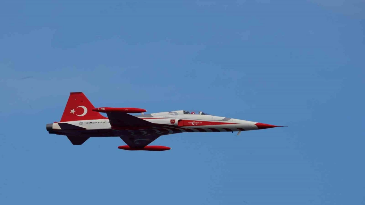 Antalya semalarında nefes kesen prova: Türk Yıldızları 23 Nisana hazırlanıyor