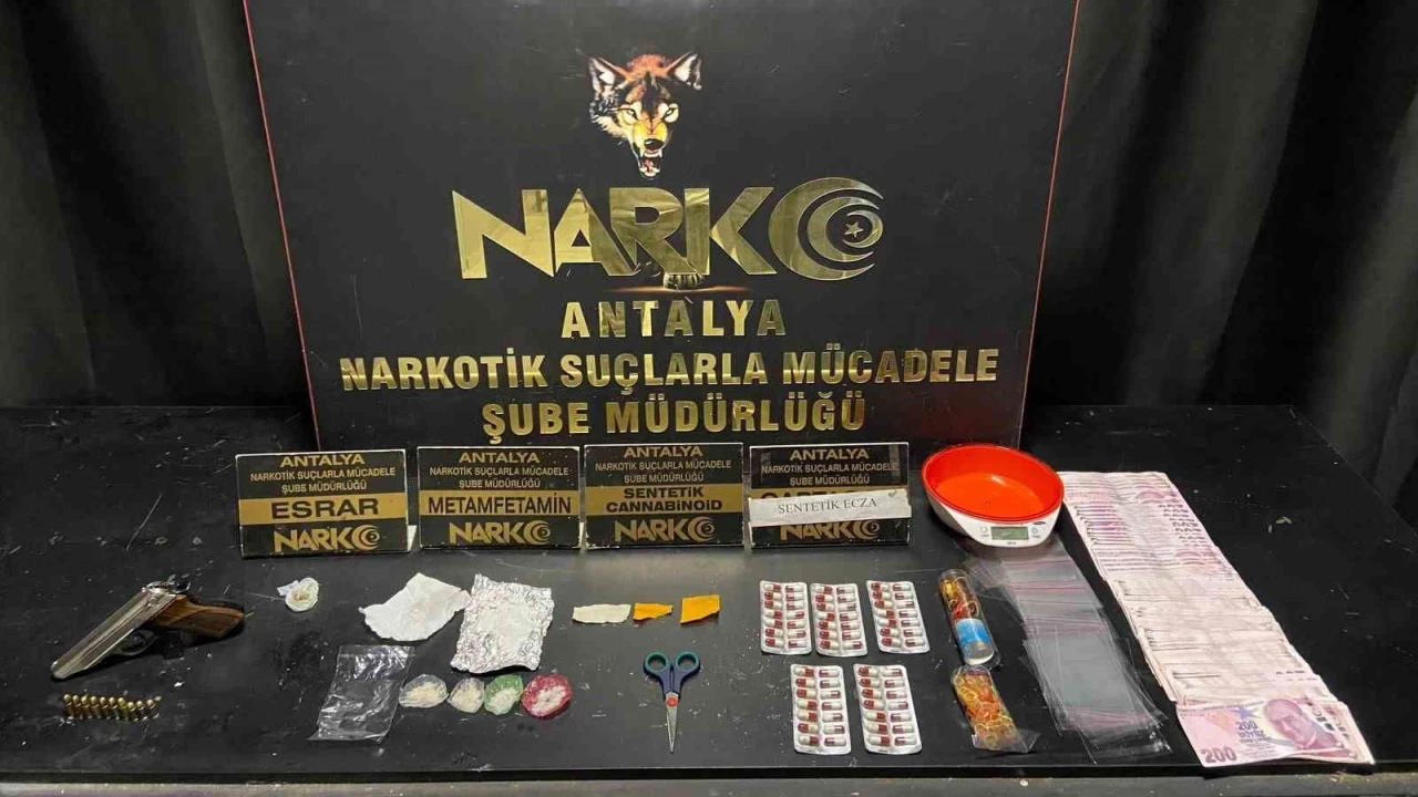 Antalyada 150 polis ve 4 narkotik köpeği ile eş zamanlı uyuşturucu operasyonu: 12 gözaltı