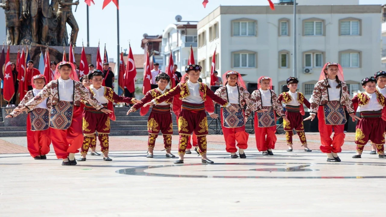 Antalyada 23 Nisan sevinci