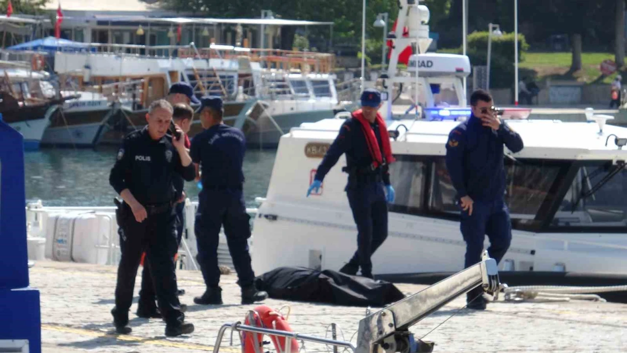 Antalyada deniz yüzeyinde erkek cesedi bulundu