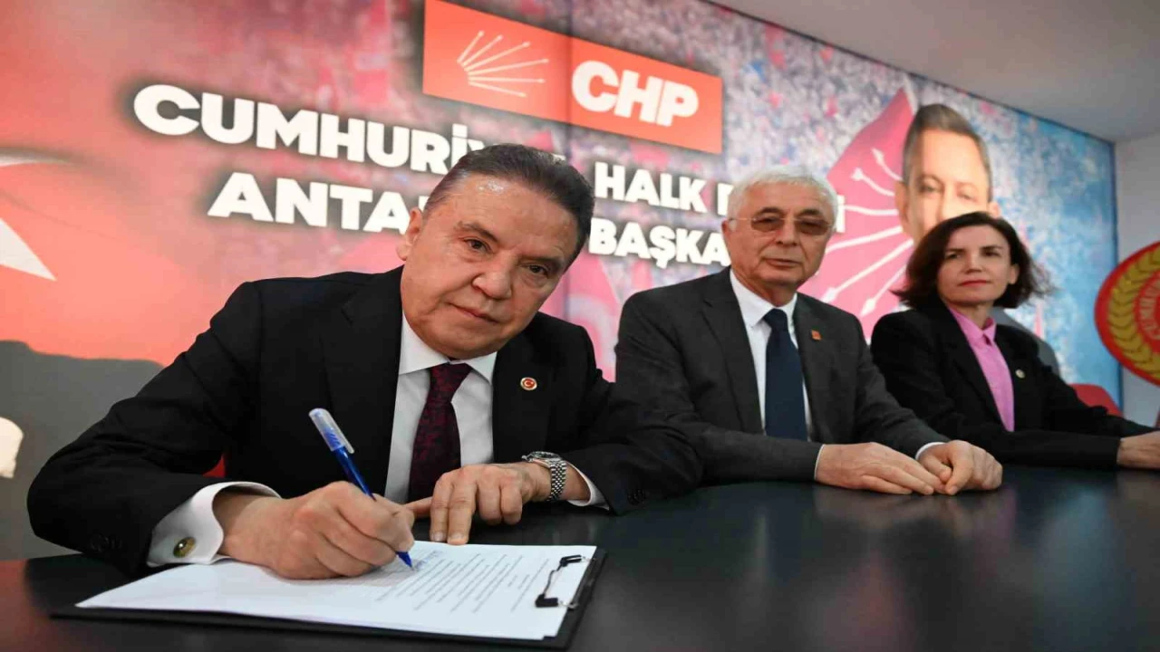 Antalyada ilk imza Büyükşehir Belediye Başkanı Muhittin Böcekten