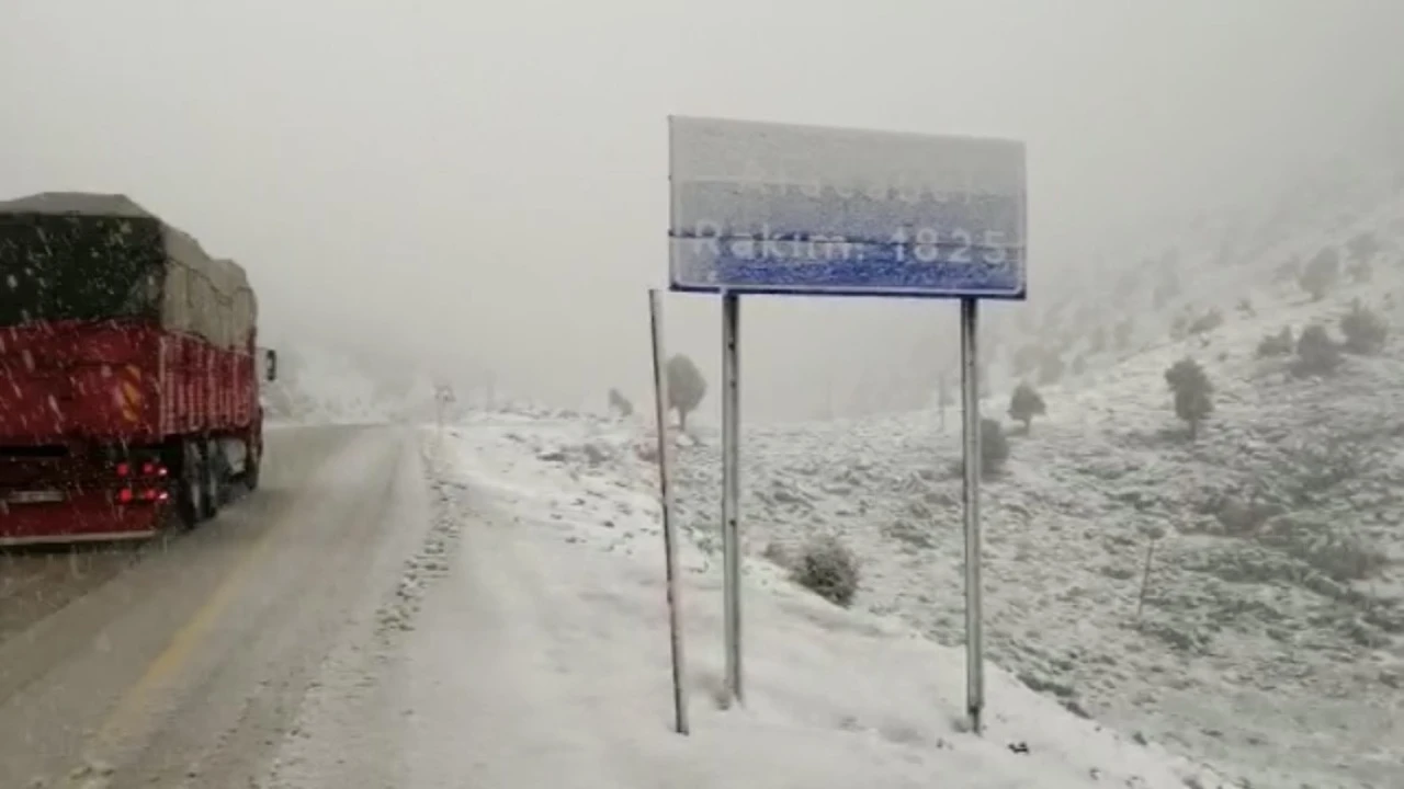 Antalyaya nisan ayında kar süprizi