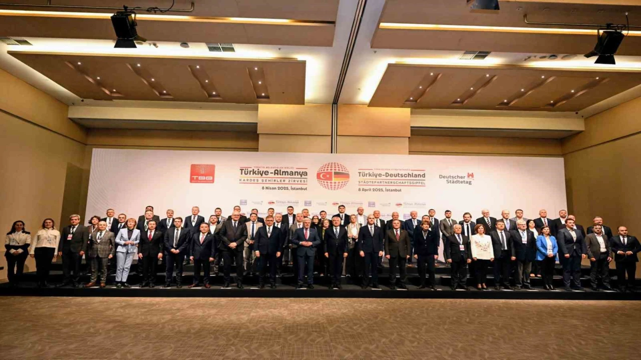 Başkan Böcek, Kardeş Şehirler Zirvesine katıldı