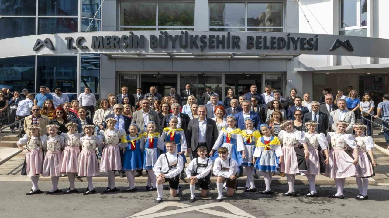 Başkan Seçer: Mersinin barış ve dostluk kenti olduğunu anlatın
