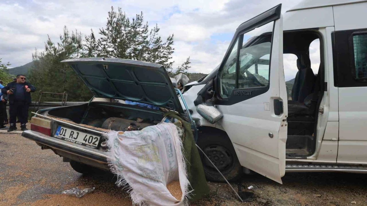 Bayram ziyaretinden dönüyorlarmış: 5 kişilik ailenin yok olduğu kazada 10 kişi de yaralandı