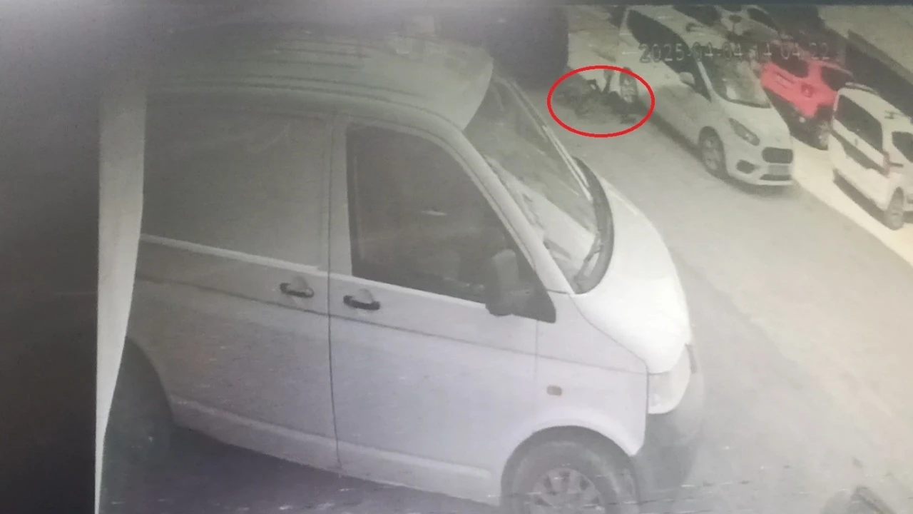Bisiklet süren çocuğun kazada ölümden döndüğü an kamerada