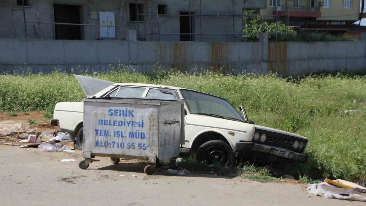 Bu da oldu: Buzdolabı, televizyon derken Fiat Tofaş otomobil de çöpe atıldı
