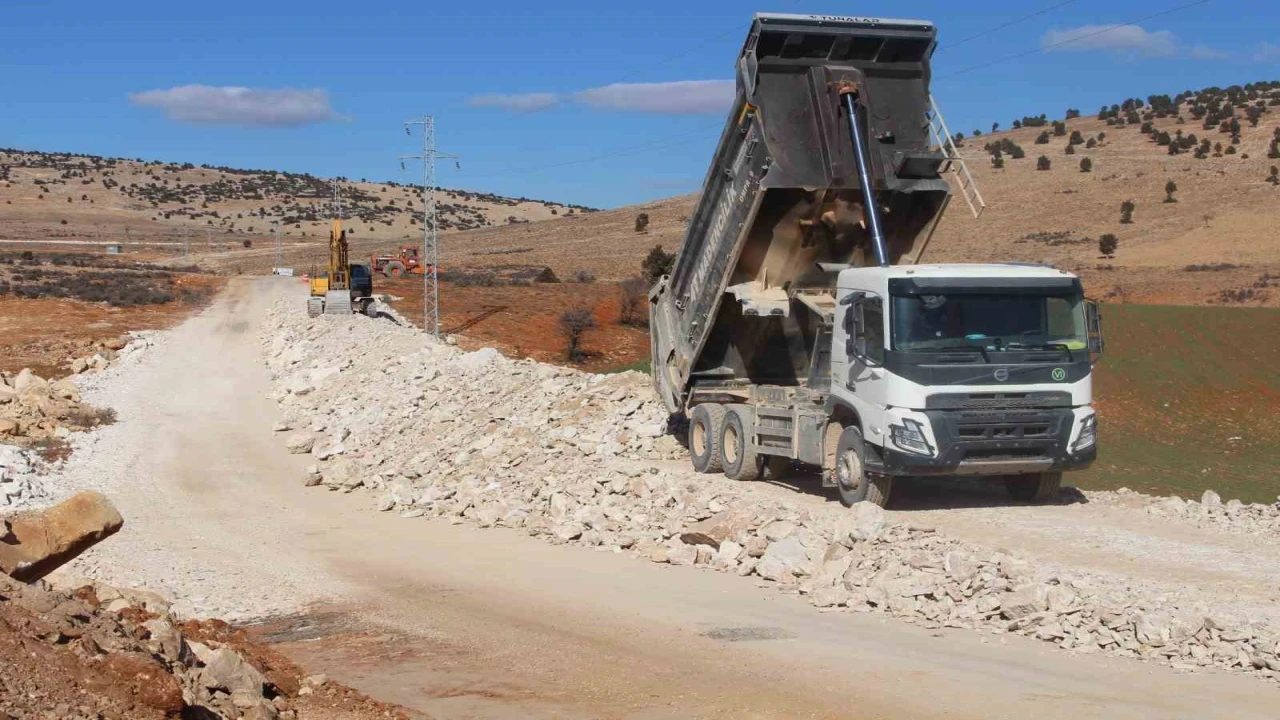 Büyükşehirden Korkuteli grup yollarında çalışma