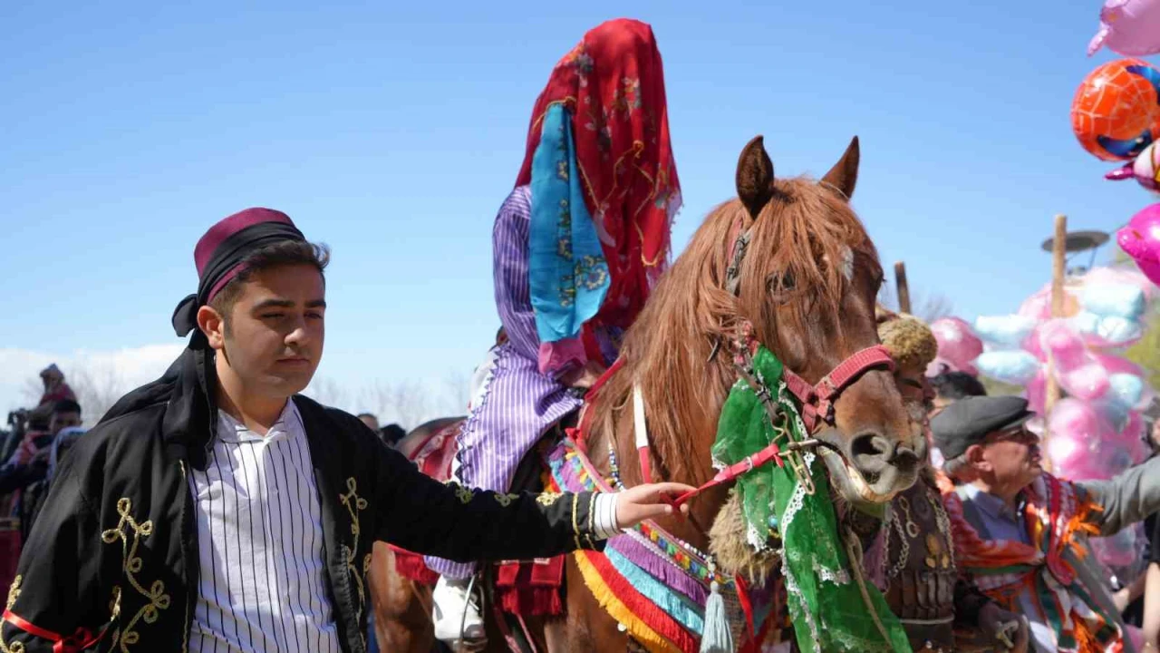 Davullar çaldı, keşkekler dövüldü, Burdurda Yörük Şenliği coşkusu yaşandı