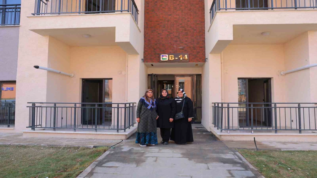 Deprem konutlarını gezenler: Çok güzel dört dörtlük, hoşumuza gitti