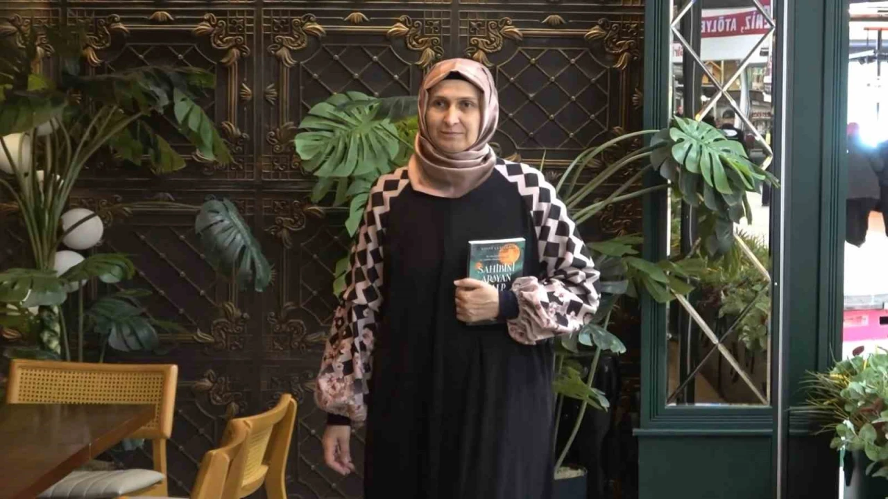 Dışlandığı başörtüsüyle, bugün gençlere yol gösteriyor