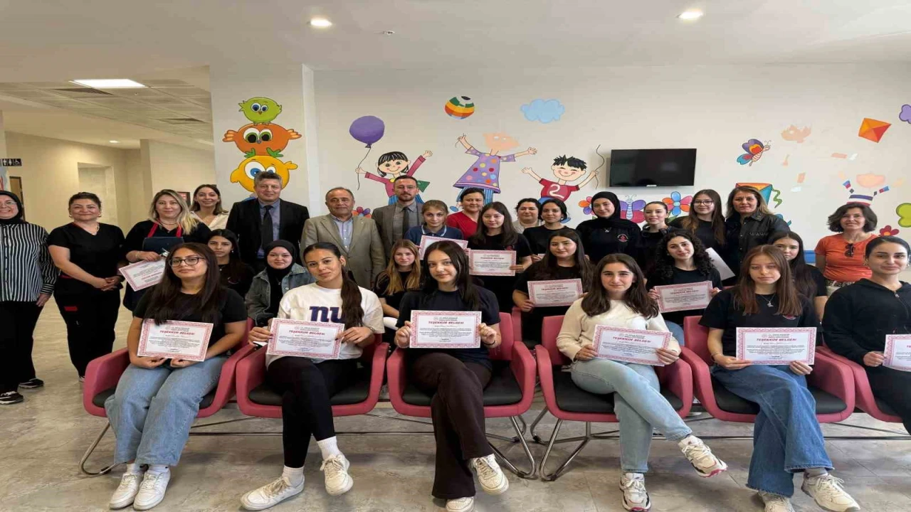 Döşemealtı Devlet Hastanesinde Çocuk Poliklinikleri sanatla renklendi