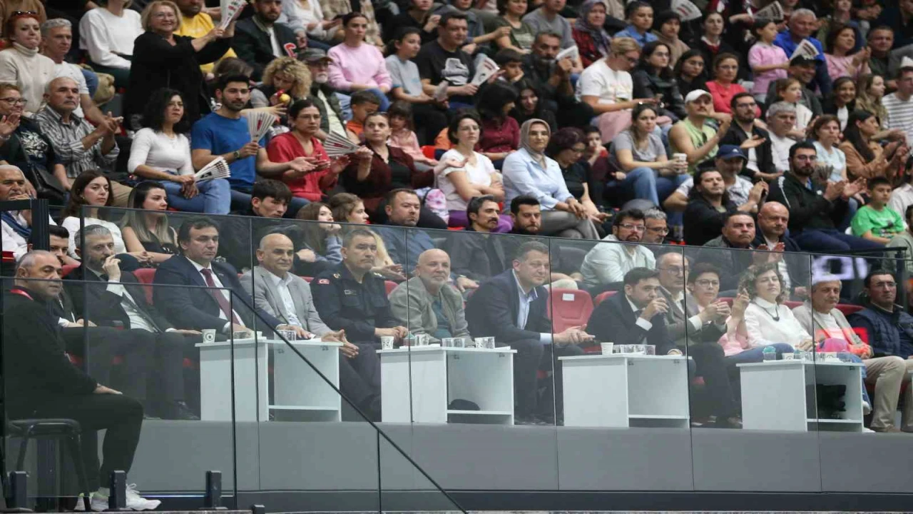 Efeler Ligi play-off: Alanya Belediyespor: 3 - Halkbank: 0