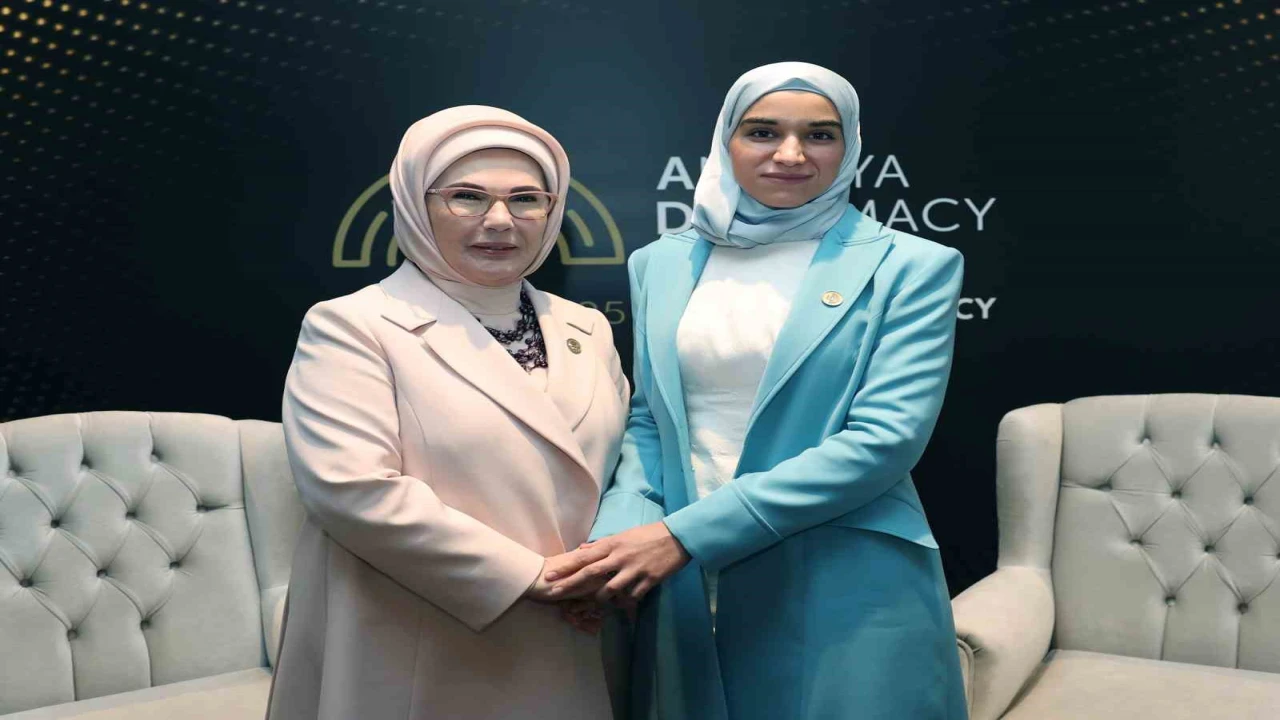 Emine Erdoğan, Suriye Cumhurbaşkanının eşi Latife El Durubi ile görüştü