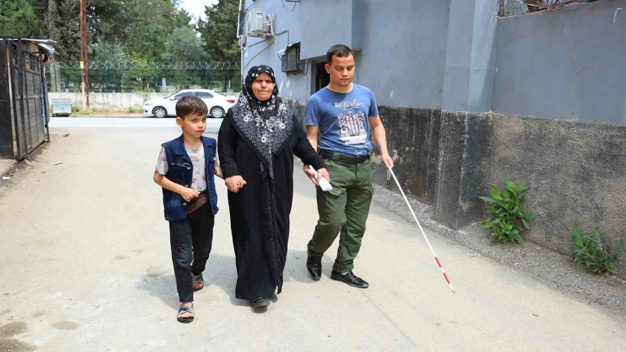 Görme engelli gence çalışıyor diye rapor tutuldu, annesine dava açıldı