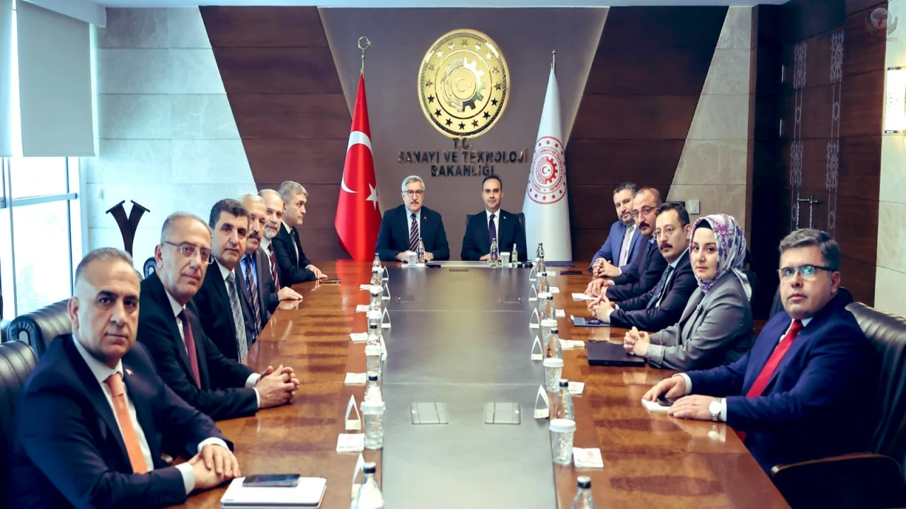 HATAY LOBİSİ BAKAN KACIR’I ZİYARET ETTİ