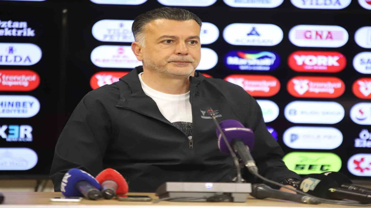 Hatayspor, Teknik Direktör Murat Şahinin görevden ayrıldığı iddialarını yalanladı