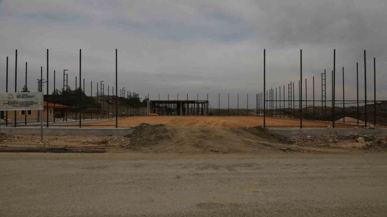 HBB, Yayladağında halı saha inşa çalışmalarını sürdürüyor