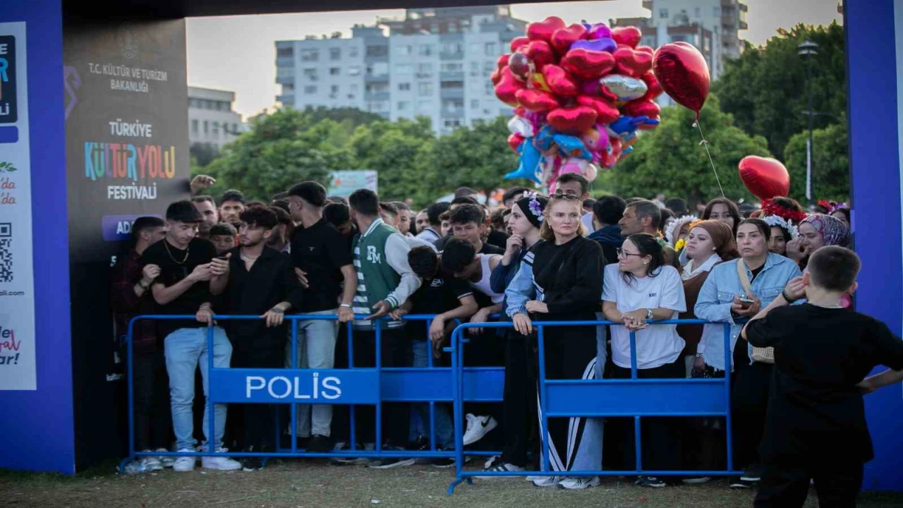 Her şey ön sırayı kapmak için: Maraton koşar gibi konsere koştular