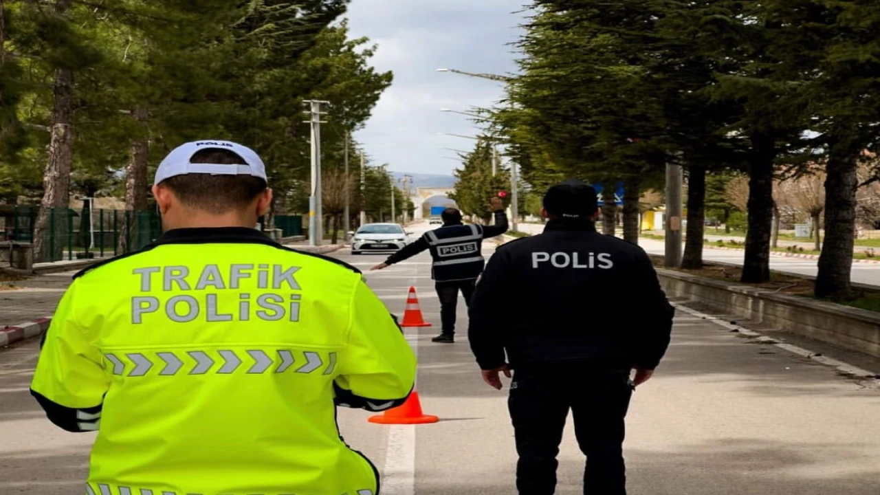 Ispartada 1 haftada 40 aranan şahıs yakalandı, 2 bin 800 sürücüye ceza kesildi