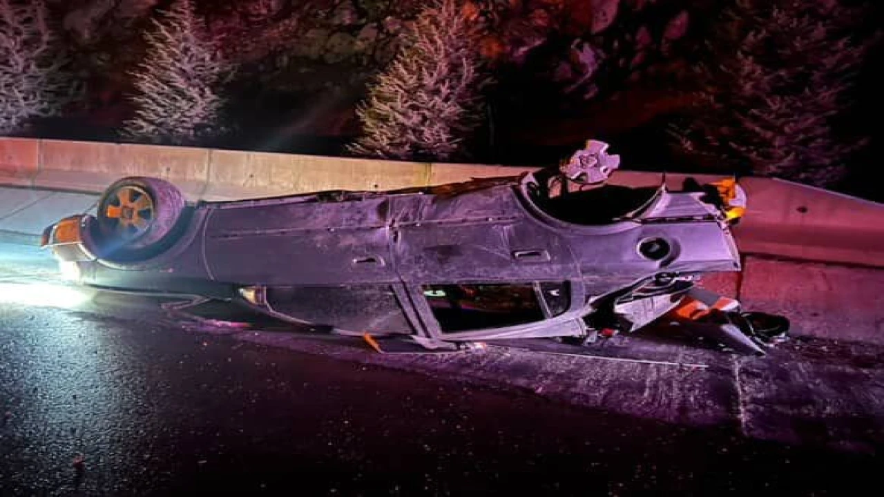 Ispartada kontrolden çıkan araç takla attı: 3 yaralı