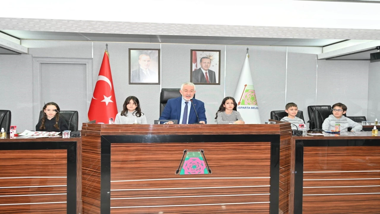 Ispartalı miniklerden Çünür Tepesine oyun parkı kararı