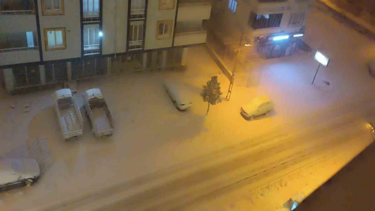 Kahramanmaraşın ilçelerinde nisan ayında kar çilesi