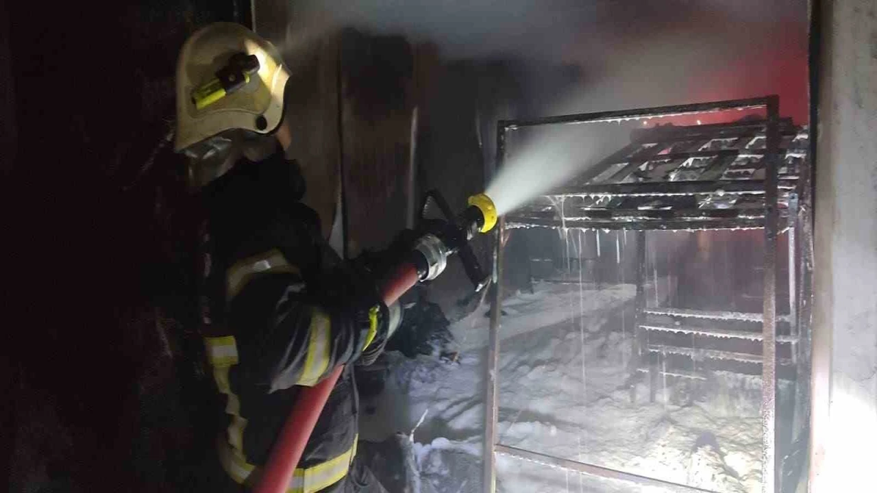 Kahramanmaraşta işçilerin kaldığı konteynerlerde yangın